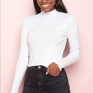 BRANDY MELVILLE SHELLEY TOP